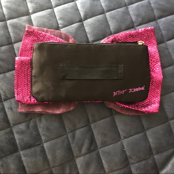 Bow Clutch - Picture 2 of 2